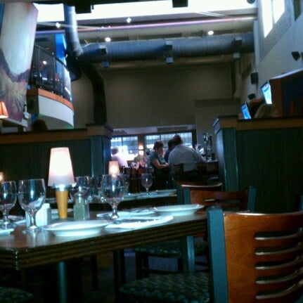 Foto scattata a Bluestone Restaurant da Charles Gary M. il 9/5/2012