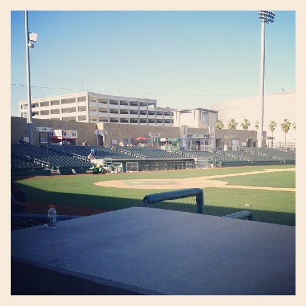 Foto tirada no(a) Stockton Ballpark por Mark W. em 5/13/2012