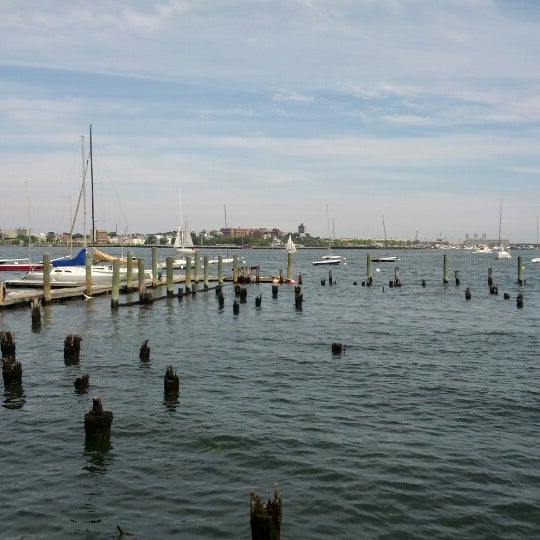 Снимок сделан в Boston Sailing Center пользователем Johnny X. 6/23/2012