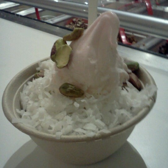 Foto tirada no(a) Wooberry Frozen Yogurt por Rainy L. em 8/24/2012
