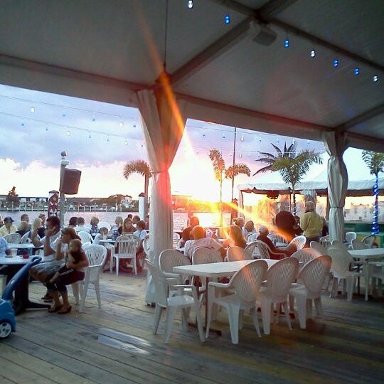 Red Eyes Dock Bar Bar