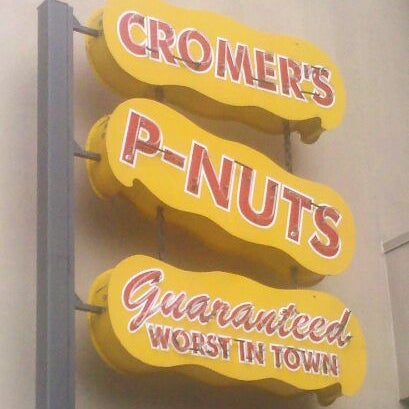 4/4/2012에 Neely님이 Cromer&#39;s P-nuts에서 찍은 사진