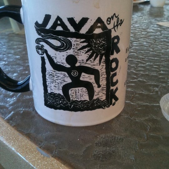 Foto tirada no(a) Java On The Rocks por josua r. em 3/31/2012