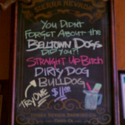 Foto tirada no(a) Belltown Pub por Stephie M. em 8/30/2012