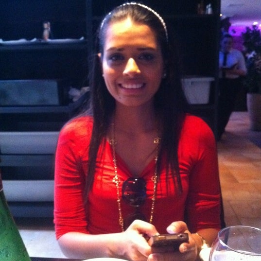 4/15/2012にPervez T.がVlora Bar and Restaurantで撮った写真