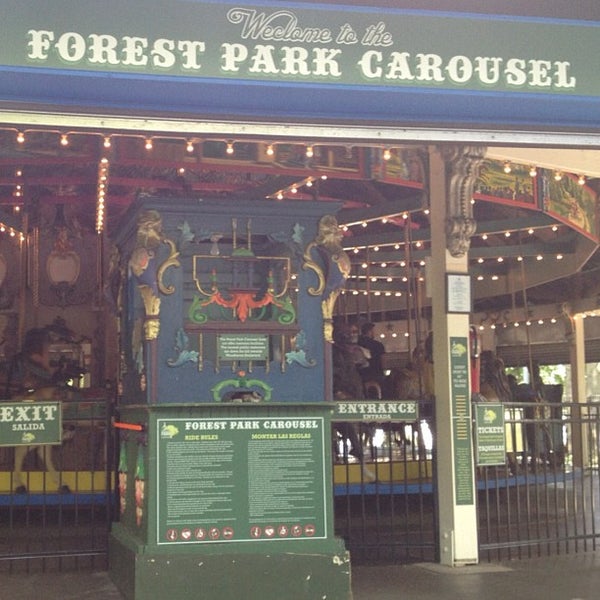 Foto diambil di Forest Park Carousel oleh Ziomara T. pada 9/9/2012
