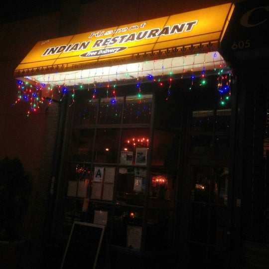 Foto diambil di Kismat Indian Restaurant oleh Dan B. pada 3/26/2012