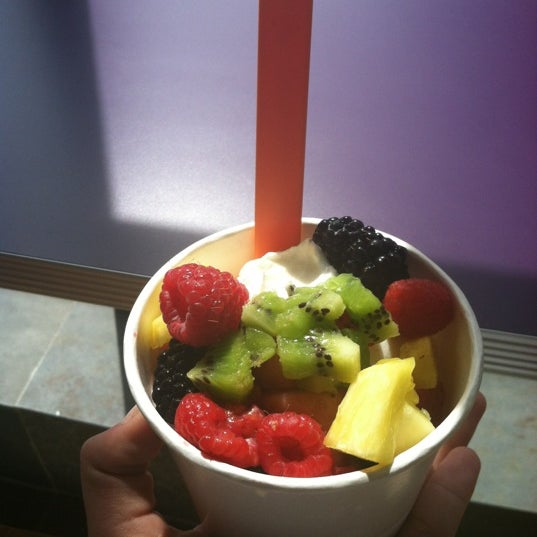 5/23/2012 tarihinde Leah G.ziyaretçi tarafından My Yo My Frozen Yogurt Shop'de çekilen fotoğraf