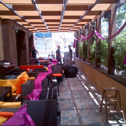 Das Foto wurde bei Vivid Restaurant &amp; Cafe Lounge von Alaa T. am 7/20/2012 aufgenommen