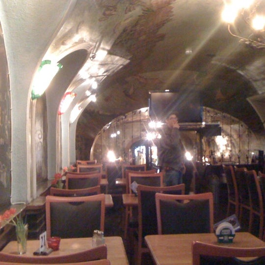 รูปภาพถ่ายที่ Taverna Romana โดย Christian P. S. เมื่อ 2/28/2012