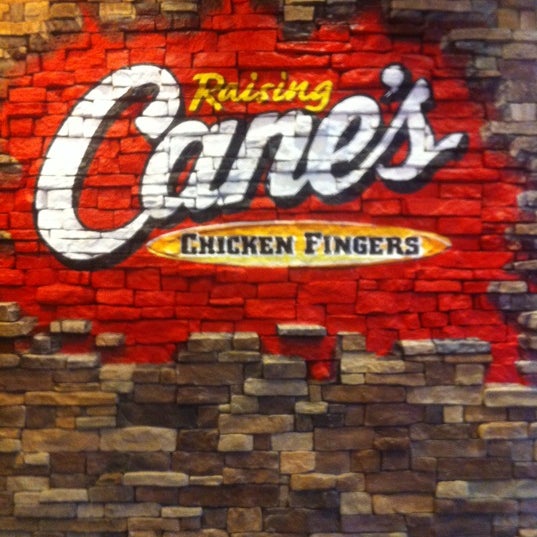 Снимок сделан в Raising Cane&#39;s Chicken Fingers пользователем Jesse C. 3/17/2012
