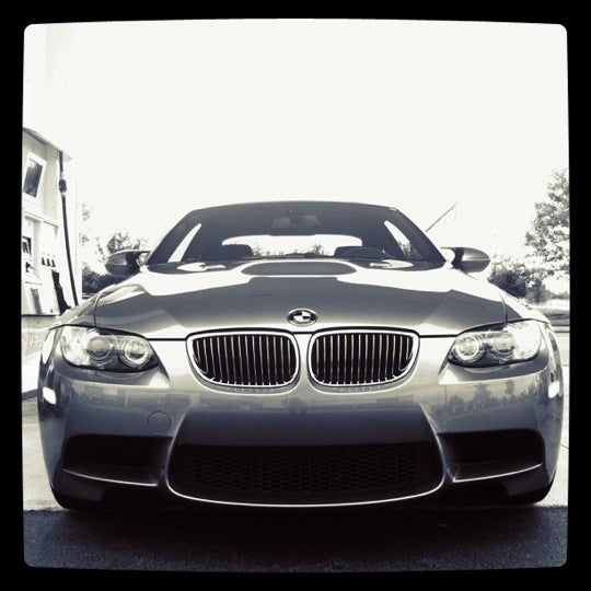 Foto diambil di BMW of Sterling oleh Nicholas C. pada 5/4/2012