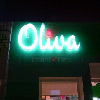 รูปภาพถ่ายที่ Oliva โดย Alfred C. เมื่อ 2/16/2012