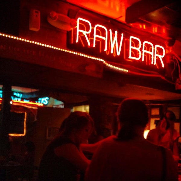 Harpoon Larry's Oyster Bar Oceanfront Virginia Beach, VA