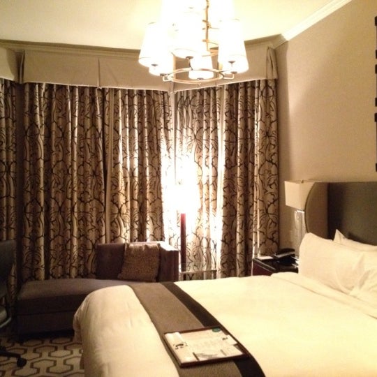 รูปภาพถ่ายที่ Copley Square Hotel โดย Dee A. เมื่อ 6/24/2012