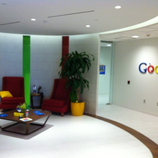 รูปภาพถ่ายที่ Google Washington DC โดย Ron S. เมื่อ 8/6/2012