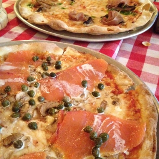 Снимок сделан в Nice Pizza пользователем Danny T. 2/29/2012