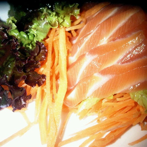 Foto scattata a DJOY Japanese Food da Fernanda M. il 8/16/2012