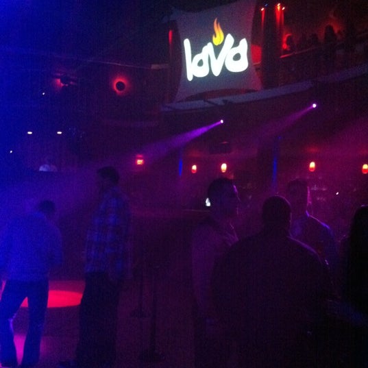 Foto scattata a Lava Nightclub at Turning Stone Resort Casino da TaNieY il 2/26/2012
