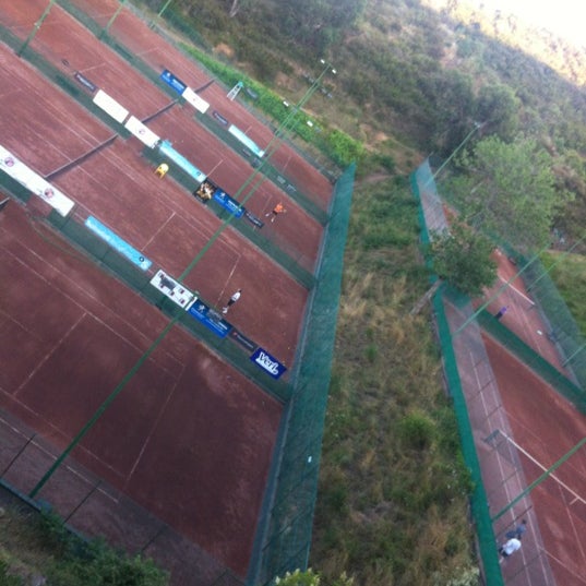 รูปภาพถ่ายที่ Vall Parc Tennis โดย Andrey B. เมื่อ 7/6/2012