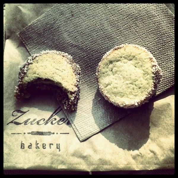 Foto diambil di Zucker Bakery oleh Rodrigo L. pada 4/14/2012
