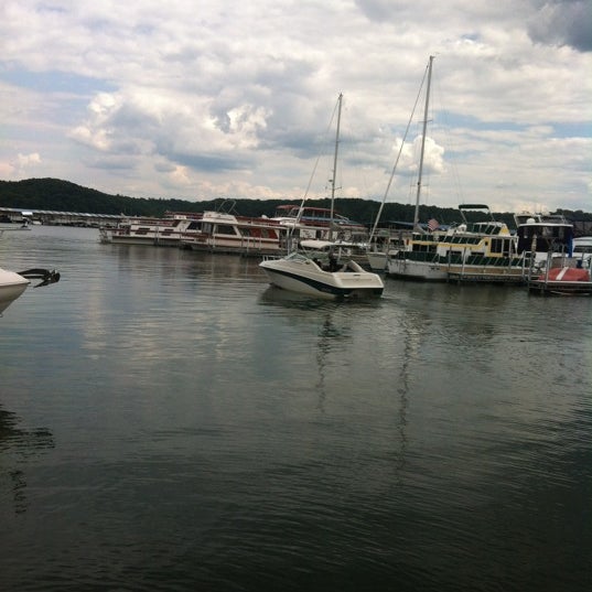 6/5/2012 tarihinde JR J.ziyaretçi tarafından Fourwinds Lakeside Inn &amp; Marina'de çekilen fotoğraf