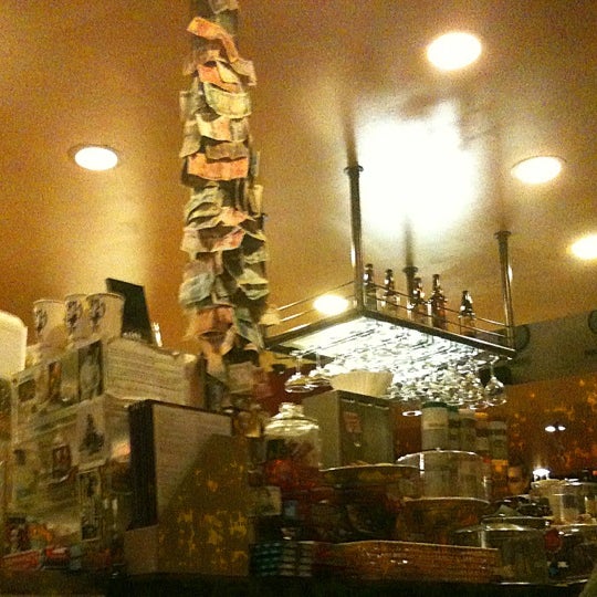 4/22/2012 tarihinde S H.ziyaretçi tarafından Kopi Café'de çekilen fotoğraf