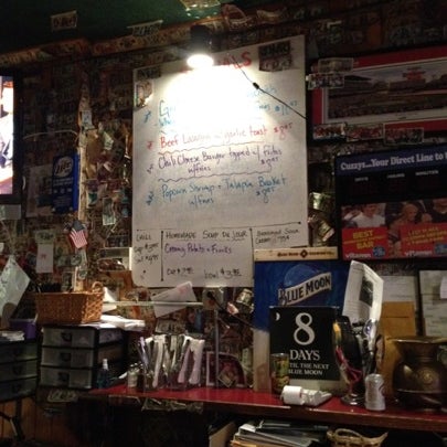 Das Foto wurde bei Cuzzy&#39;s Grill &amp; Bar von Ashley Z. am 8/24/2012 aufgenommen