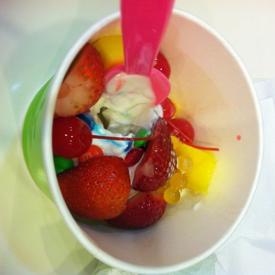 Photo taken at Yogurt Zone by Angel M. on 8/6/2012