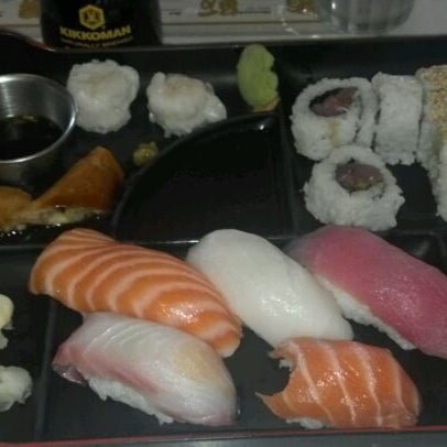 4/18/2012 tarihinde Jon R.ziyaretçi tarafından Fuji Sushi'de çekilen fotoğraf