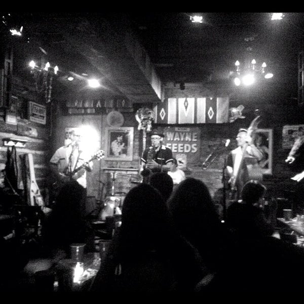 รูปภาพถ่ายที่ Rodeo Bar โดย Daniel B. เมื่อ 6/17/2012