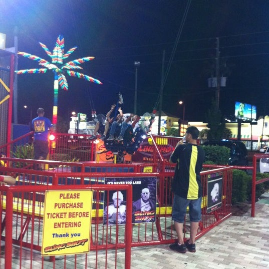 Photo taken at Slingshot and Vomatron by Rey O. on 4/29/2012