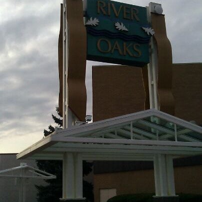 Foto tirada no(a) River Oaks Center por Akos A. em 11/14/2011