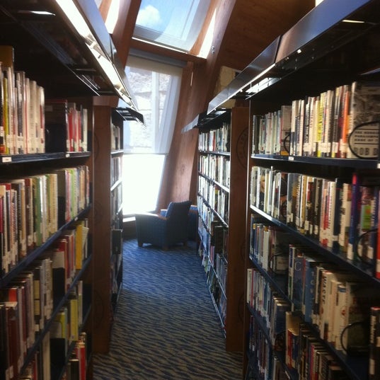 Foto tirada no(a) Frisco Public Library por Bradley H. em 7/25/2011