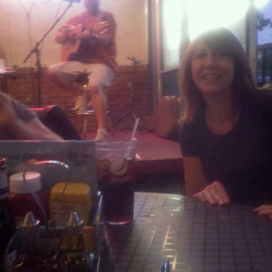 8/17/2011 tarihinde Lisa R.ziyaretçi tarafından Kingy&#39;s Pizza'de çekilen fotoğraf