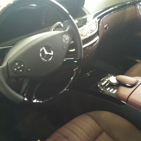 Das Foto wurde bei Mercedes Benz of Paramus von David B. am 5/25/2012 aufgenommen