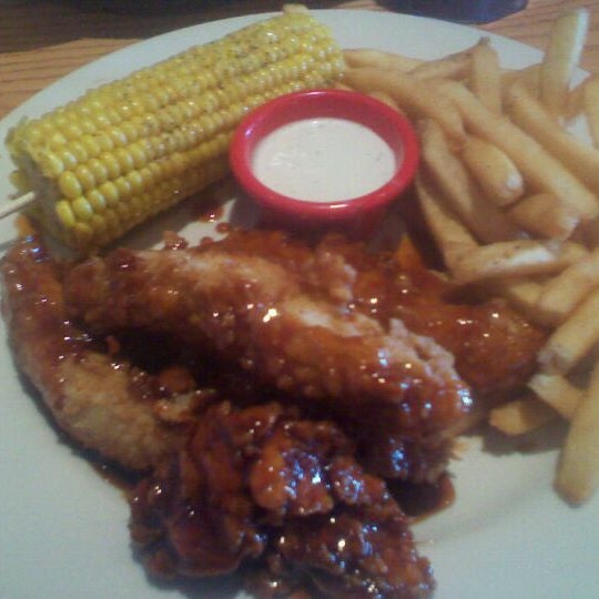 Photo taken at Chili&#39;s Grill &amp; Bar by Barbie G. on 12/4/2011
