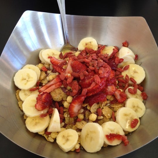 Photo taken at Vitality Bowls by Ric G. on 6/13/2012