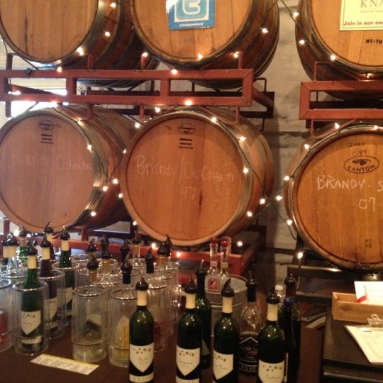 Foto diambil di Knapp Winery &amp; Vineyard Restaurant oleh Jen O. pada 4/28/2012