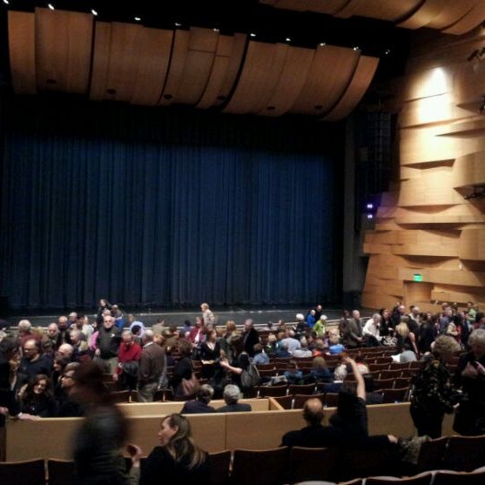 2/3/2012 tarihinde Dane M.ziyaretçi tarafından Valley Performing Arts Center (VPAC)'de çekilen fotoğraf