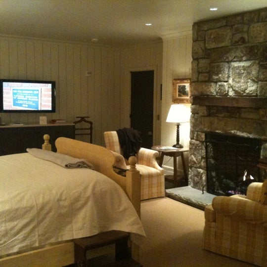 Photo taken at Old Edwards Inn and Spa by John D. on 1/1/2011