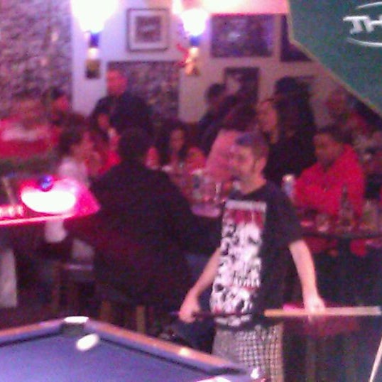 Foto scattata a Bogart&#39;s Sports Bar da Noelle C. R. il 12/16/2011