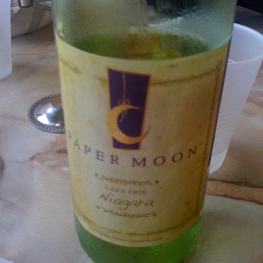 รูปภาพถ่ายที่ Paper Moon Vineyards โดย Stephanie เมื่อ 6/4/2011