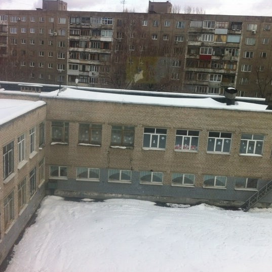 Лицей 93 тюмень фото. Улица геологоразведчиков тюмень. 93 школа тюмень. Директор лицея 93 тюмень. Школа тюмень лицей 93.