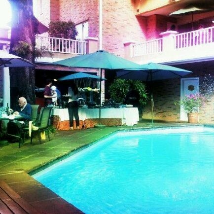 Das Foto wurde bei Hotel Villa Morra Suites von Raul Alvarez am 5/15/2012 aufgenommen