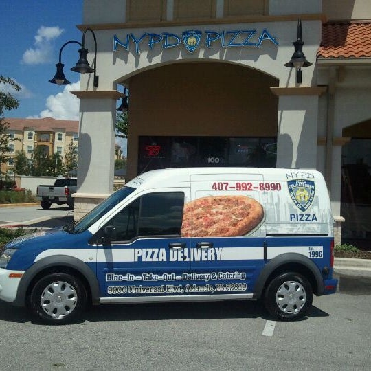 3/29/2012にJeff L.がNYPD Pizzaで撮った写真