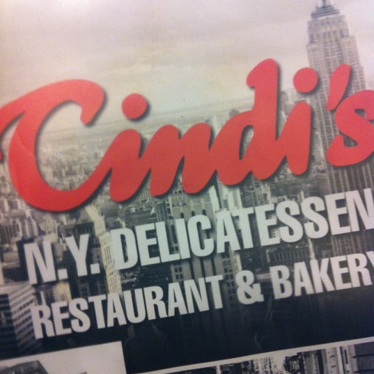 Foto tomada en Cindi&#39;s New York Deli and Bakery  por Evelina el 2/18/2012