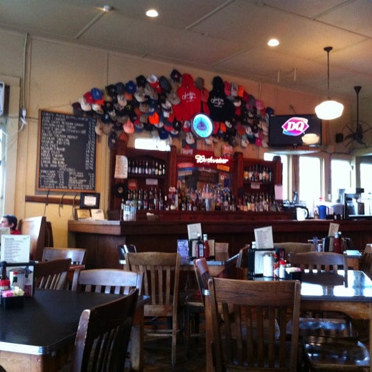รูปภาพถ่ายที่ Josephine Street Cafe โดย Michael R. เมื่อ 3/10/2012