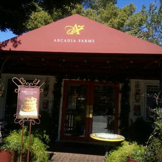 Foto scattata a Arcadia Farms Café da Shivah R. il 2/2/2011