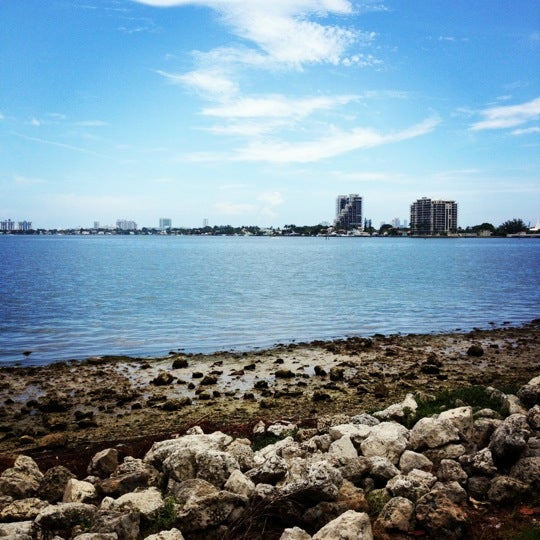 Basketball Court at Margaret Pace Park Parque en WynwoodEdgewater